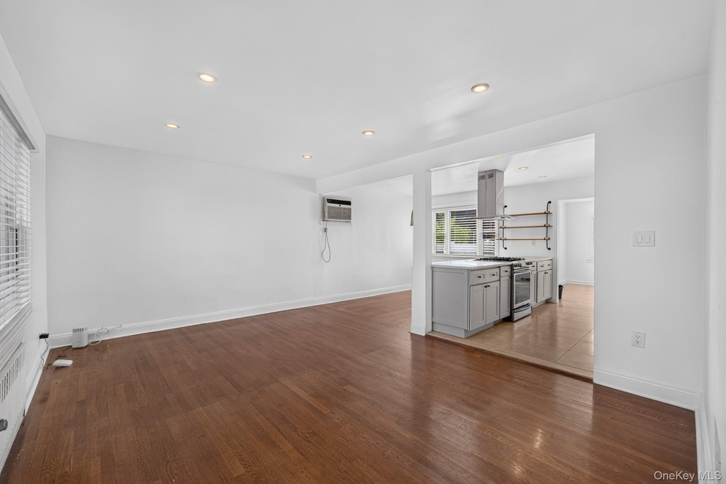 69 Bank Street - Photo 2
