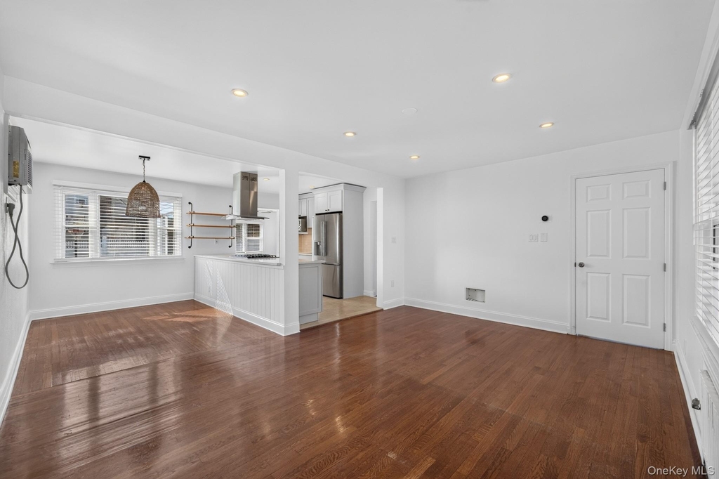 69 Bank Street - Photo 3