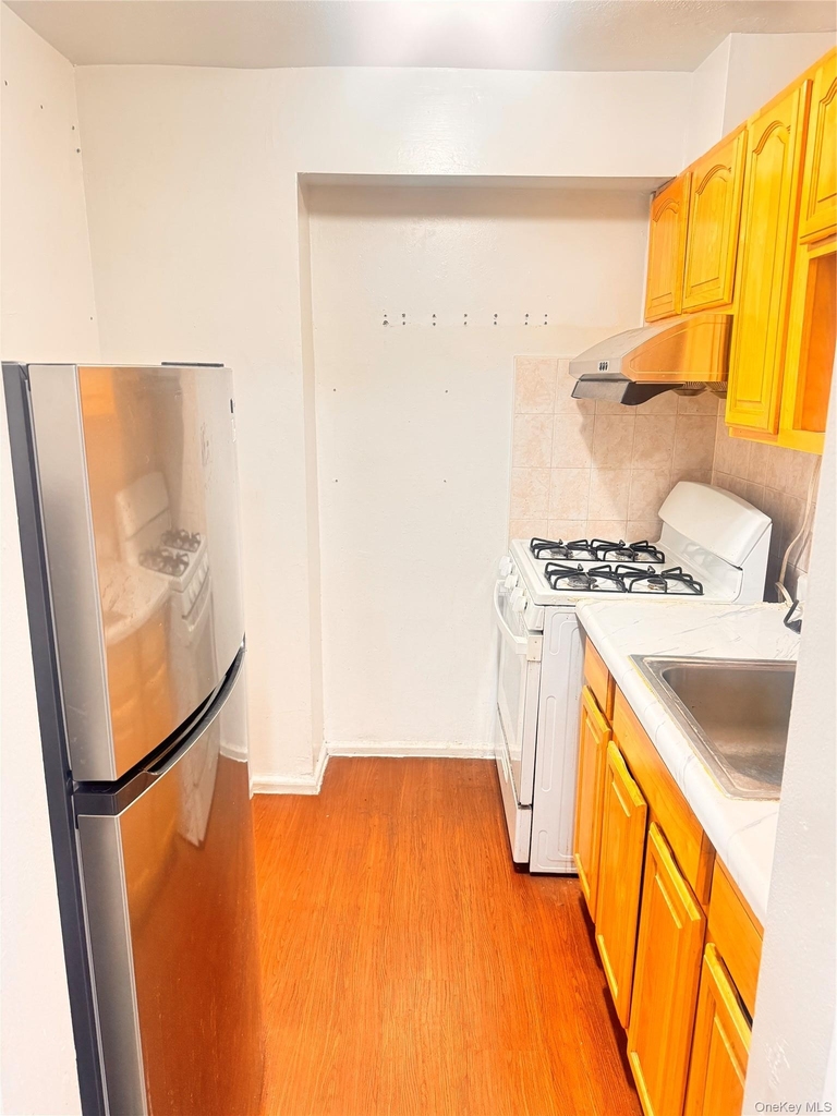 34-20 Parsons Boulevard - Photo 3