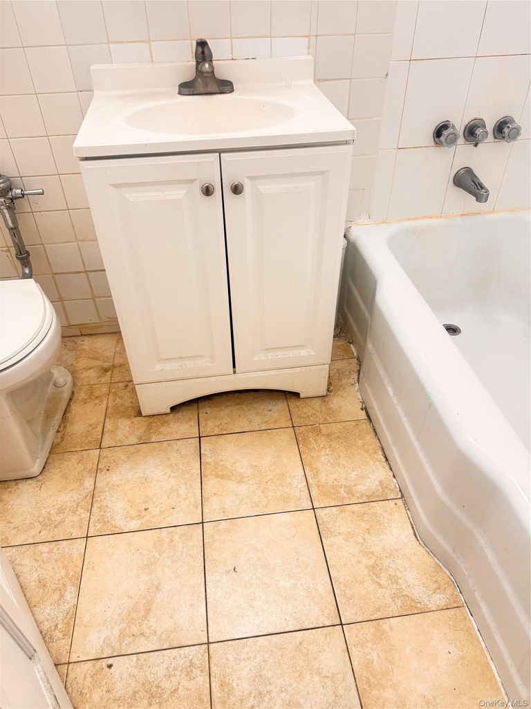 34-20 Parsons Boulevard - Photo 7