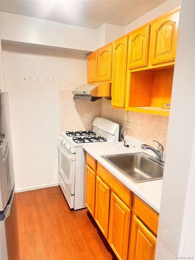 34-20 Parsons Boulevard - Photo 4