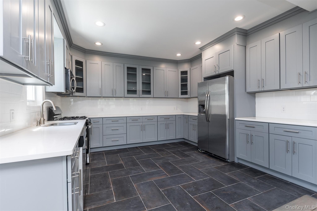 57 Earle Ave - Photo 14