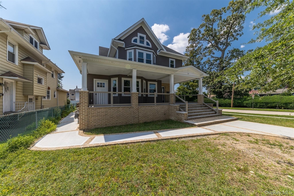 57 Earle Ave - Photo 0