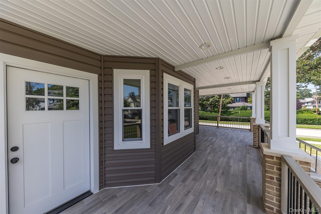 57 Earle Ave - Photo 2