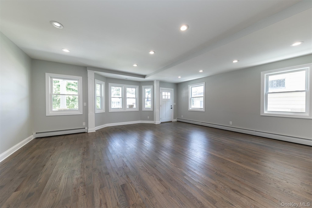 57 Earle Ave - Photo 4