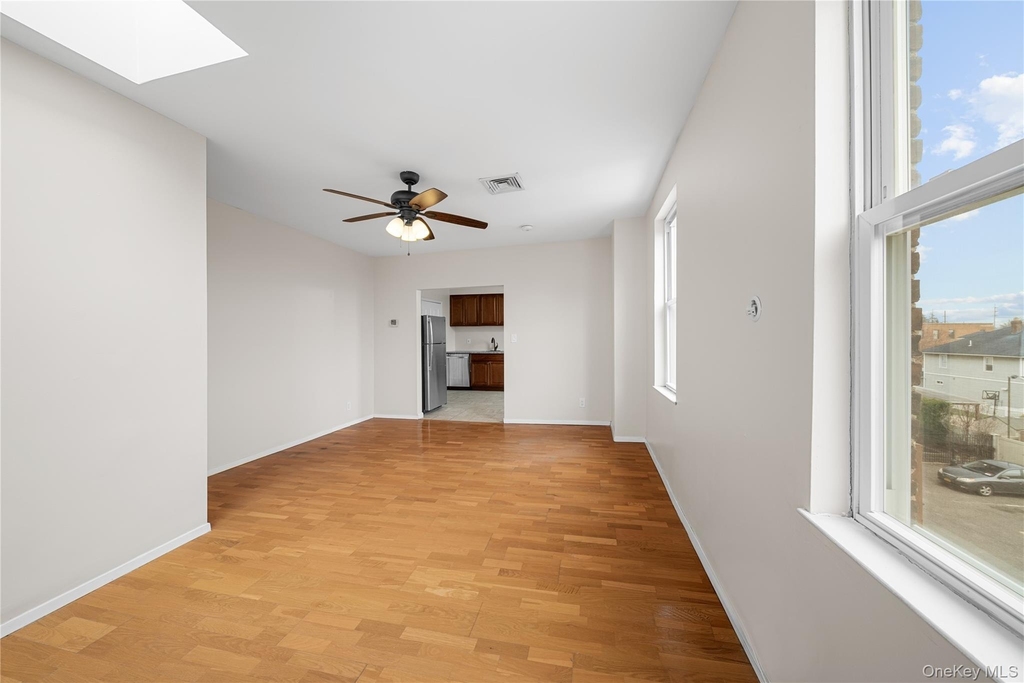 402 Jericho Turnpike - Photo 4