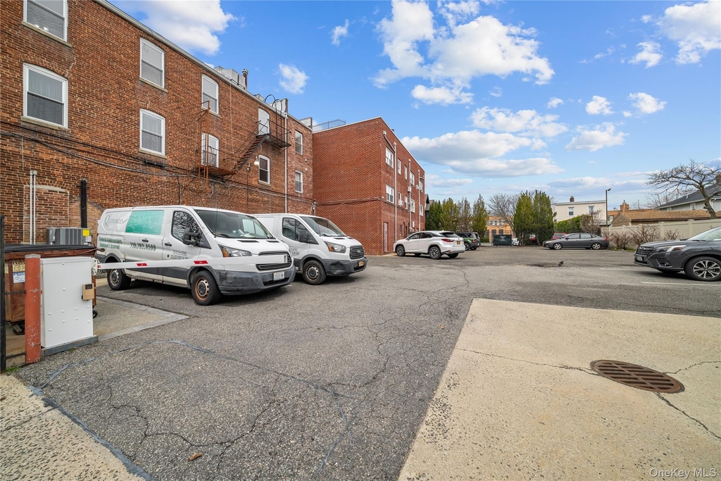 402 Jericho Turnpike - Photo 11