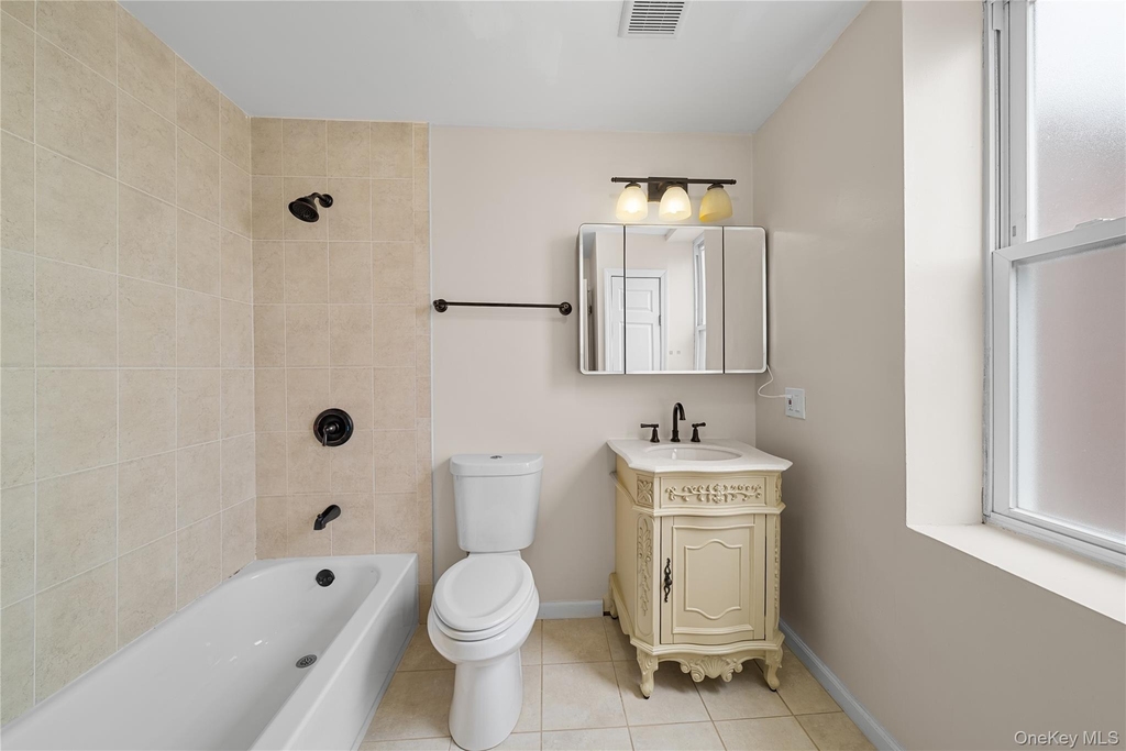 402 Jericho Turnpike - Photo 6