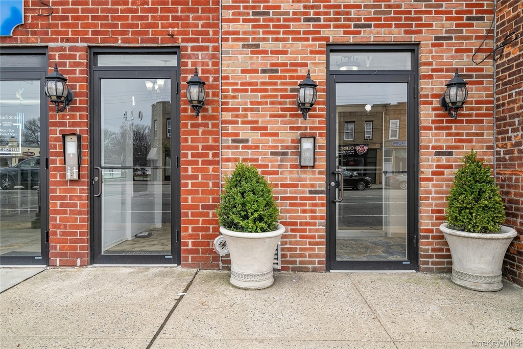 402 Jericho Turnpike - Photo 12