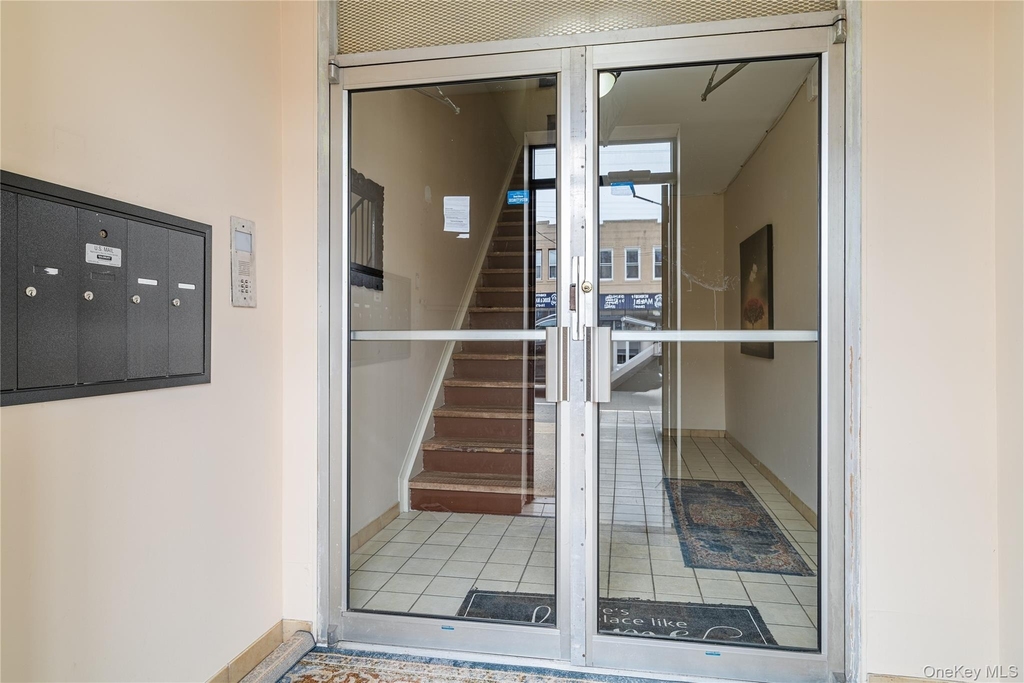 402 Jericho Turnpike - Photo 10