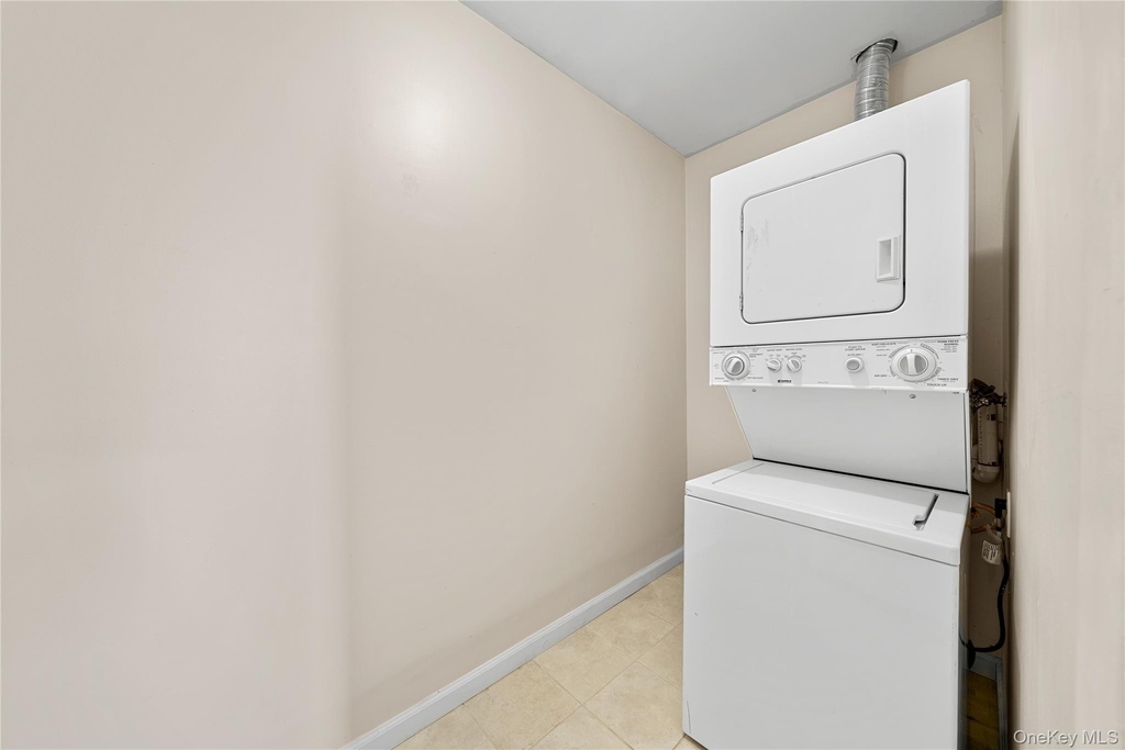 402 Jericho Turnpike - Photo 7