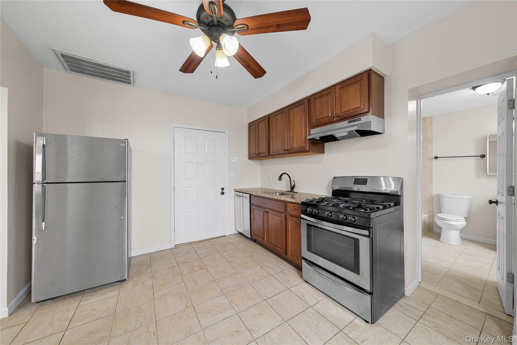 402 Jericho Turnpike - Photo 2
