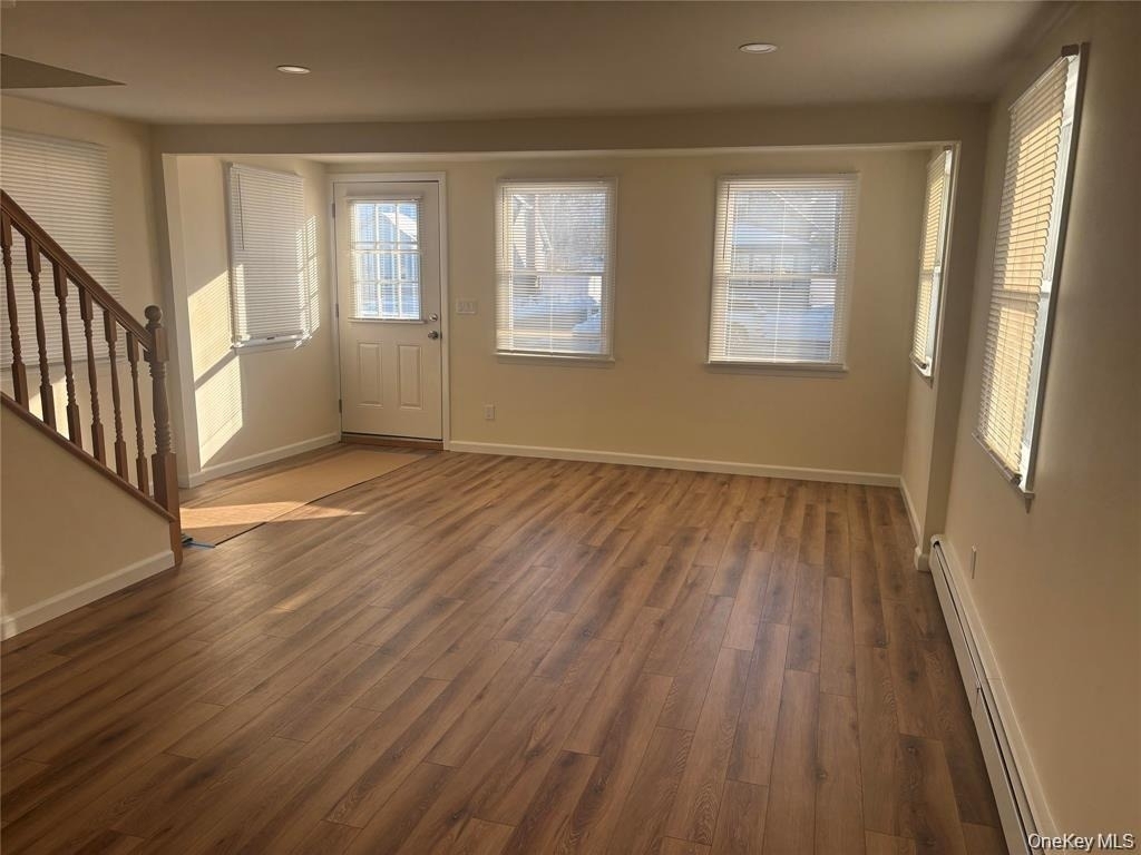 215 Lakewood Street E - Photo 2