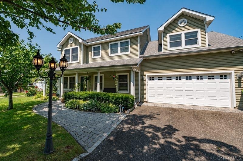 414 2nd Avenue W - Photo 0