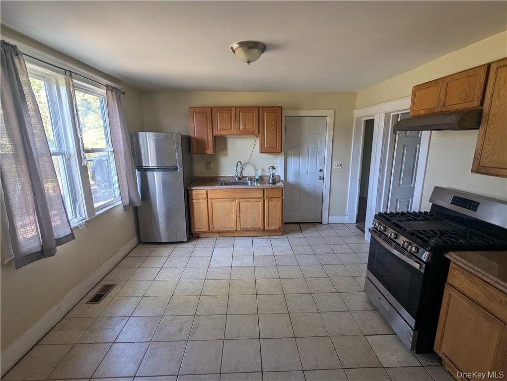 216 Smith Street - Photo 2