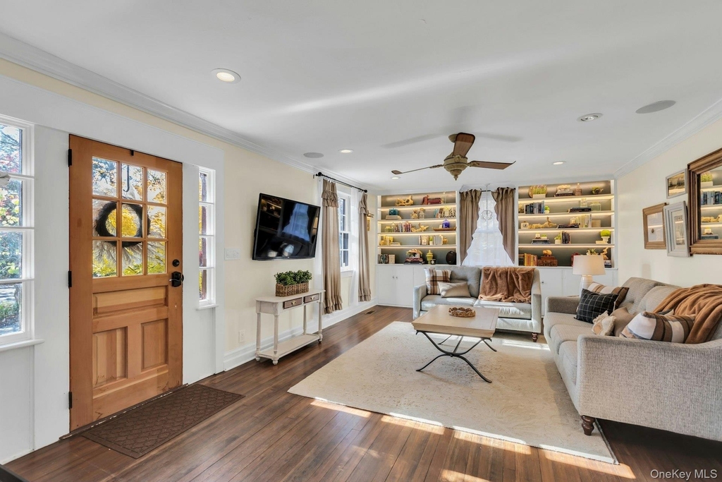 105 Academy Street - Photo 3