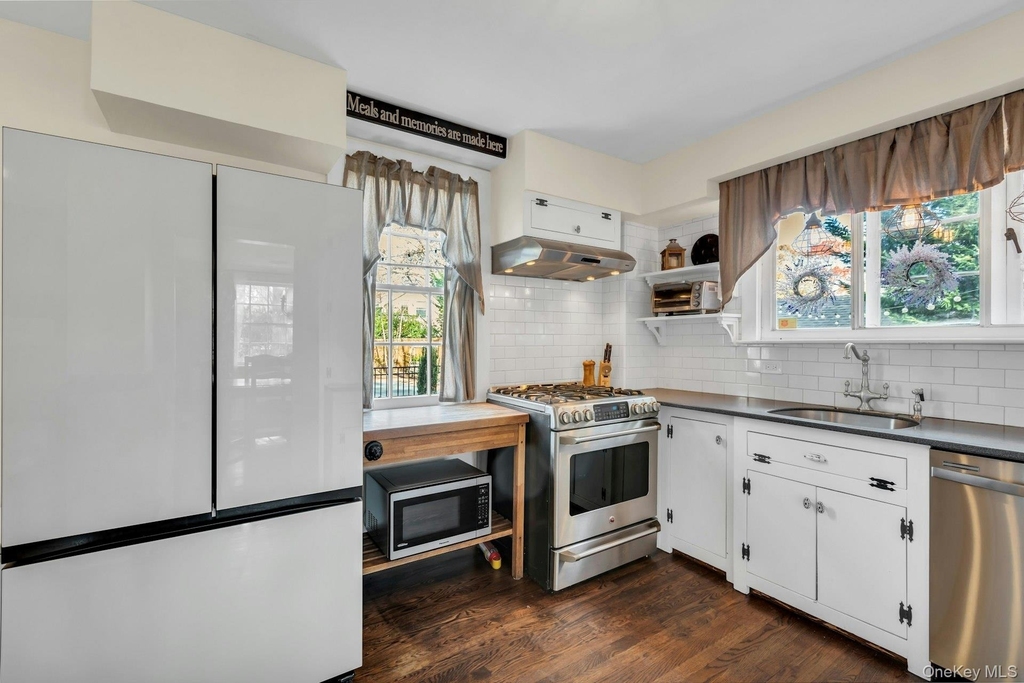 105 Academy Street - Photo 14