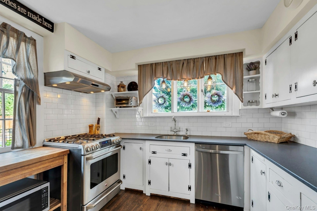 105 Academy Street - Photo 13