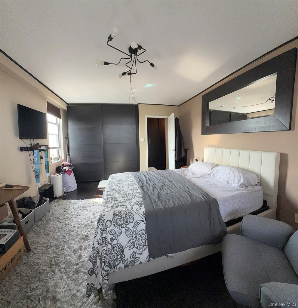 61-20 Grand Central Parkway - Photo 8