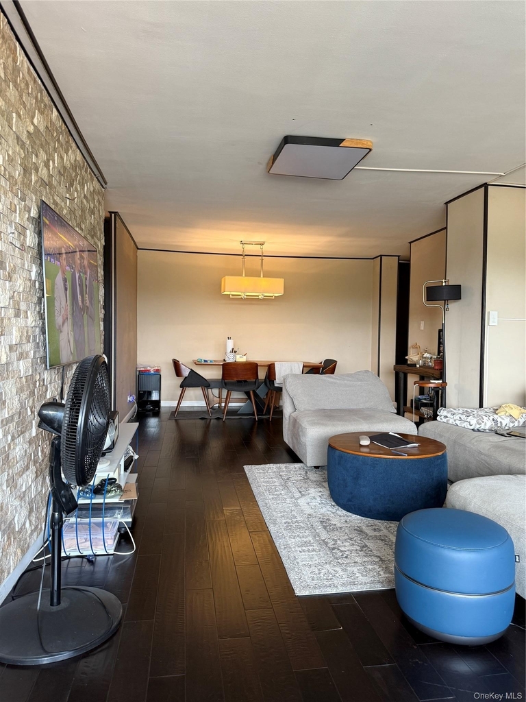 61-20 Grand Central Parkway - Photo 11