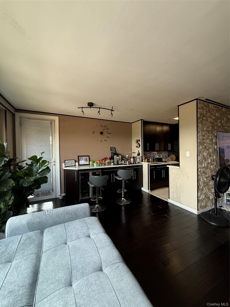 61-20 Grand Central Parkway - Photo 2