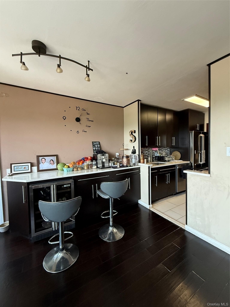61-20 Grand Central Parkway - Photo 3