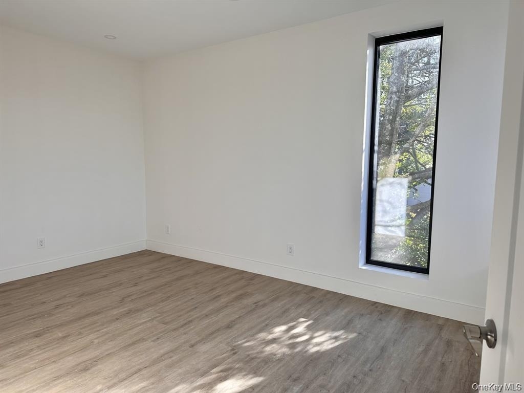 362 W Merrick Road - Photo 5