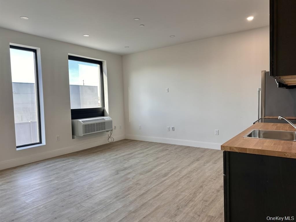 362 W Merrick Road - Photo 3