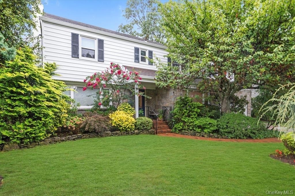 709 Carlyle Street - Photo 0