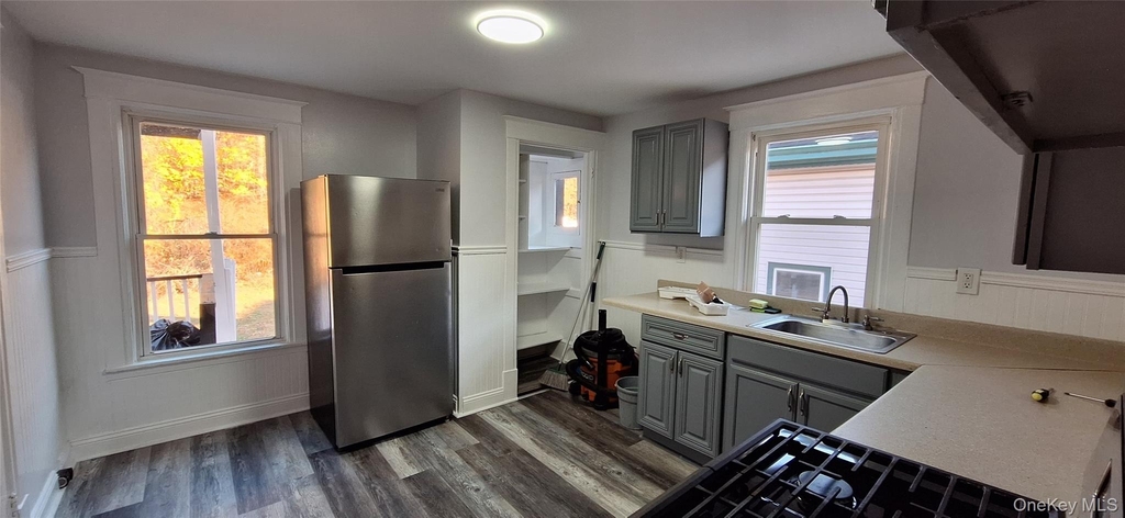 195 N Hamilton Street - Photo 1