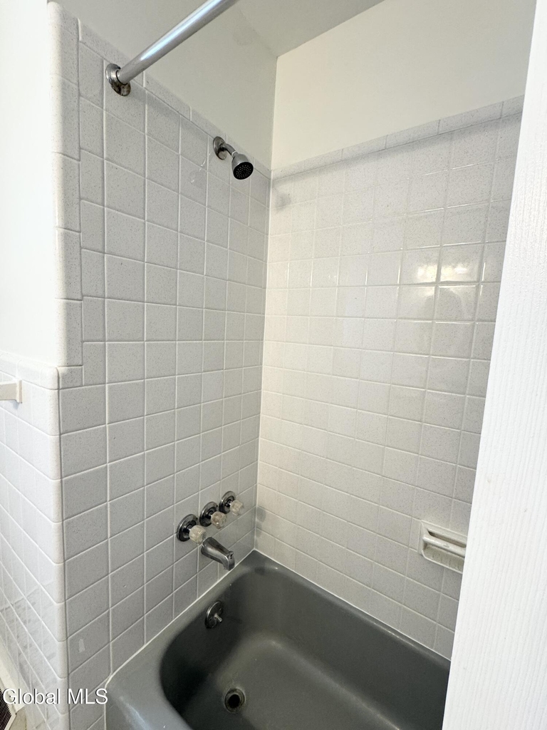 7 Regina Court - Photo 13