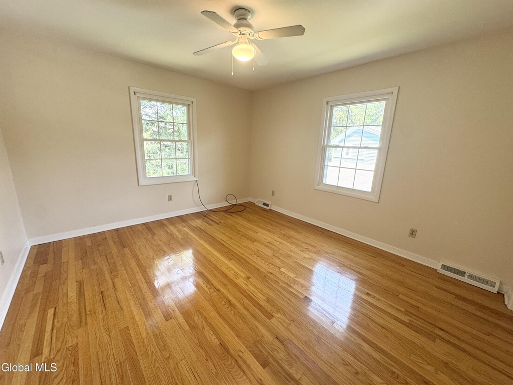 7 Regina Court - Photo 10