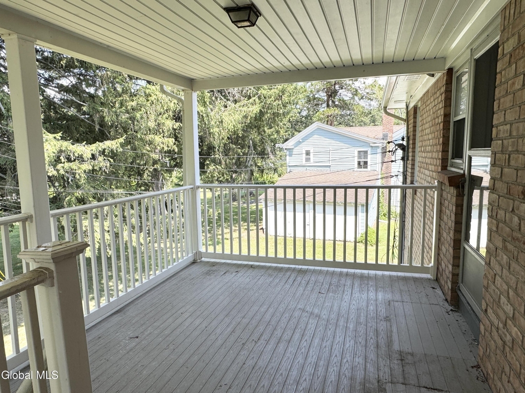 7 Regina Court - Photo 8