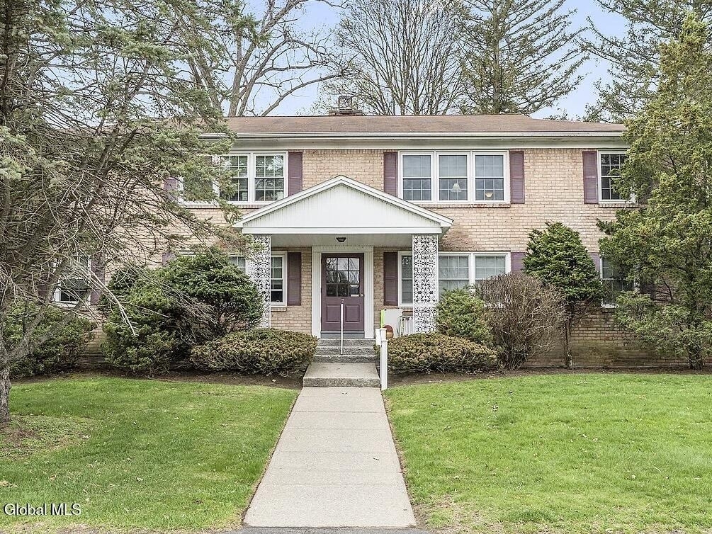 7 Regina Court - Photo 0
