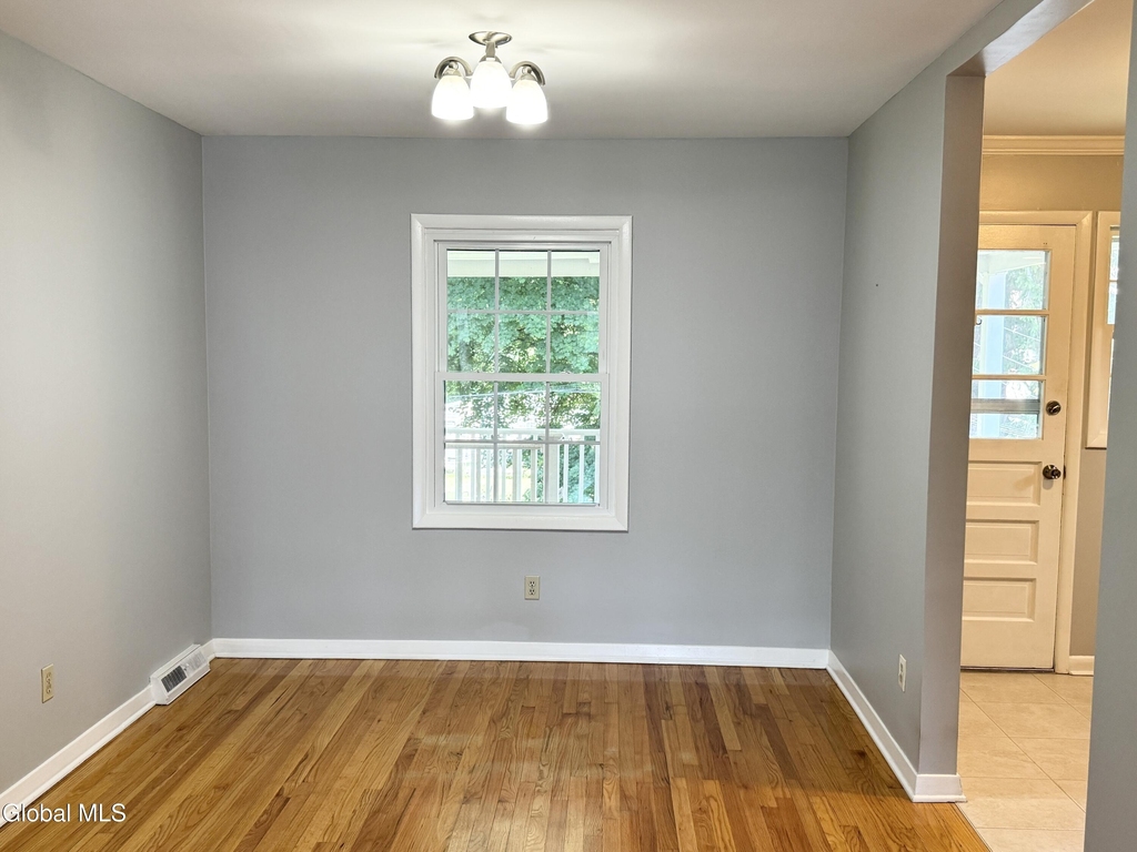 7 Regina Court - Photo 5