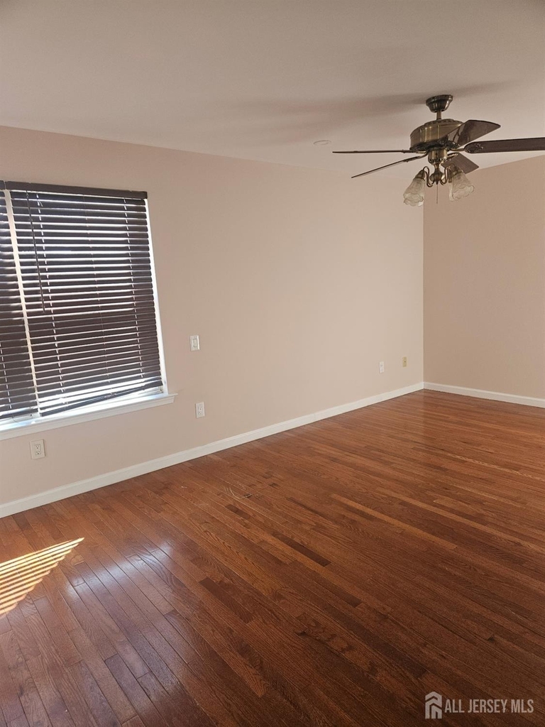 316 Ventnor Court - Photo 12
