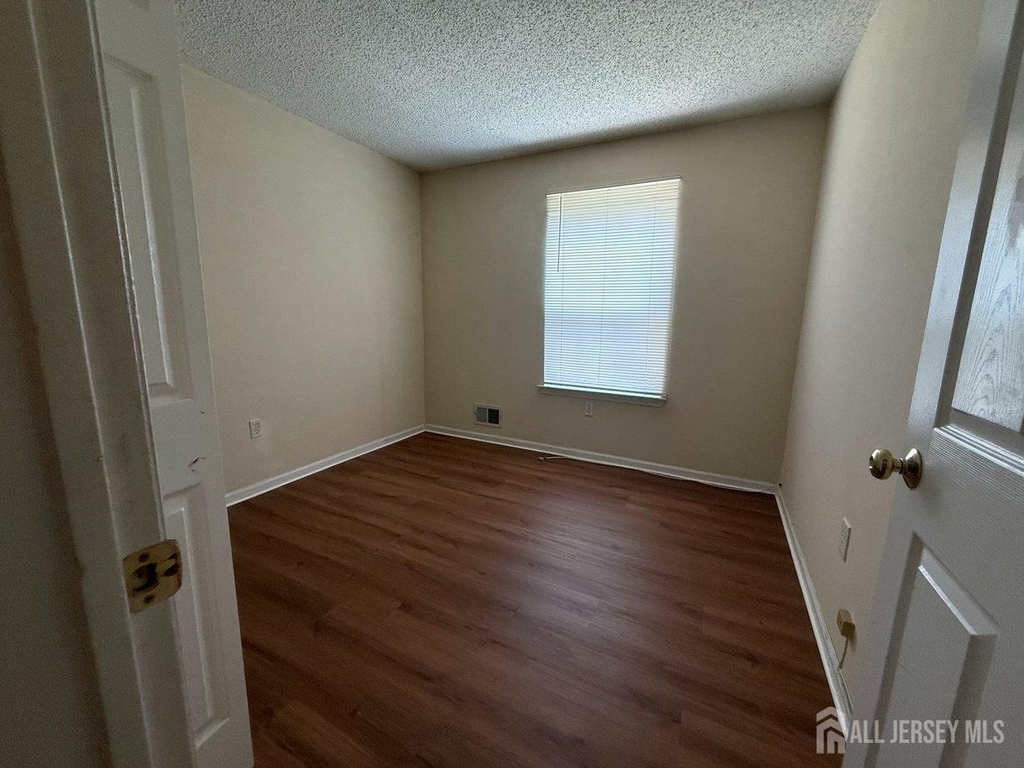 18 Guisborough Way - Photo 6