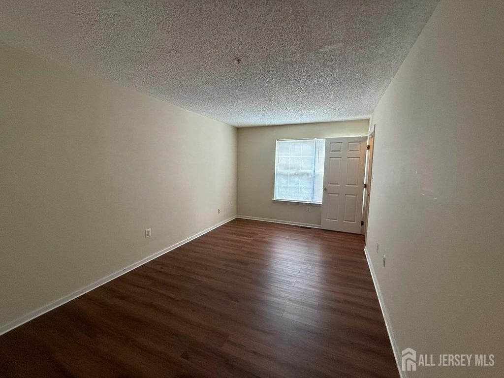 18 Guisborough Way - Photo 8