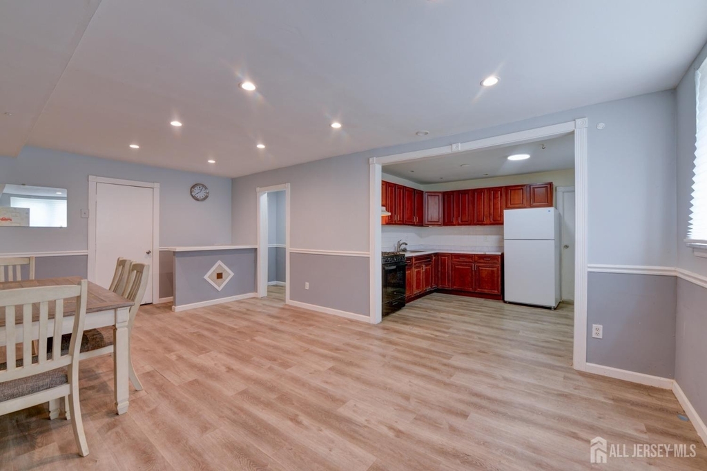 382 College Drive - Photo 3