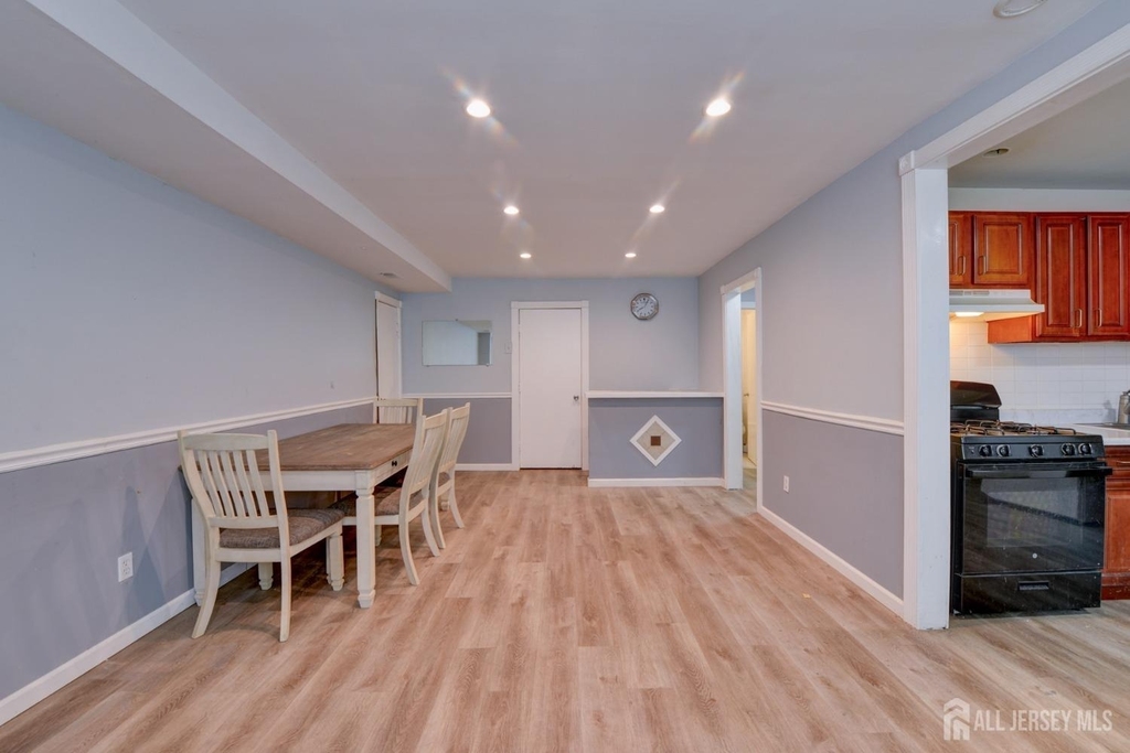 382 College Drive - Photo 2