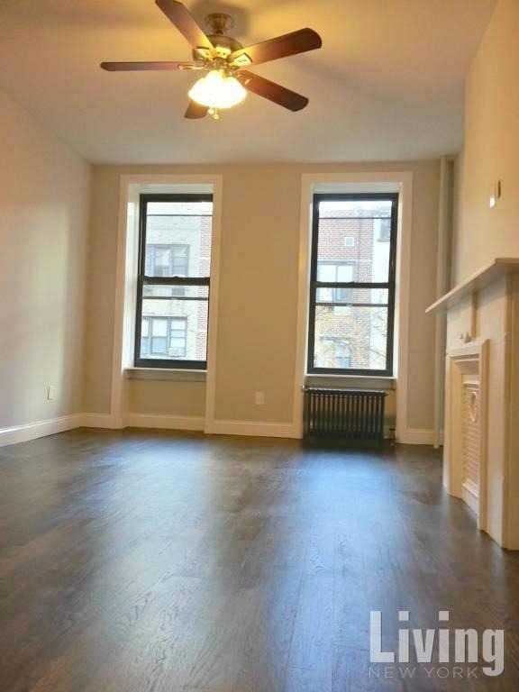 318 E 90th Street - Photo 1