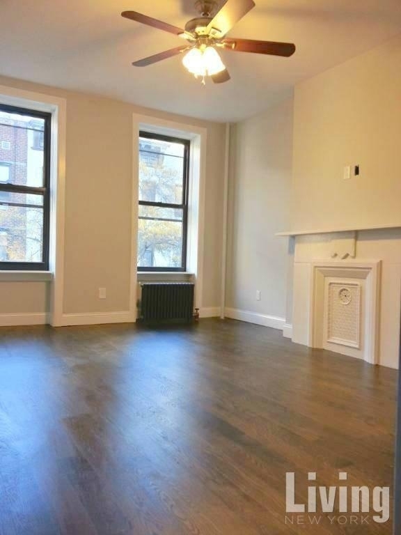 318 E 90th Street - Photo 2