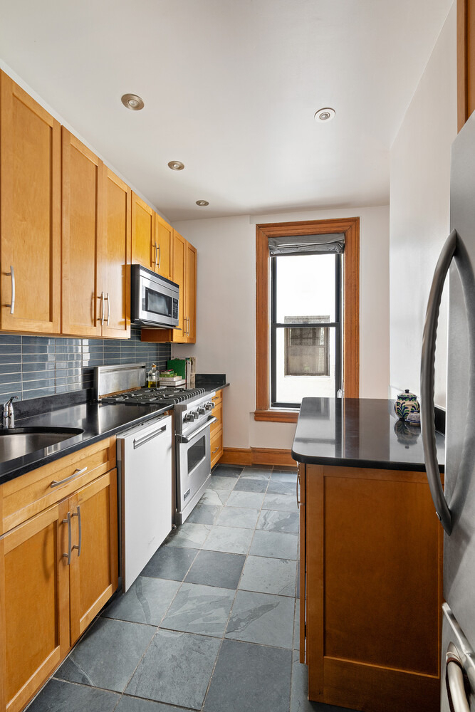 478 3rd Street - Photo 3