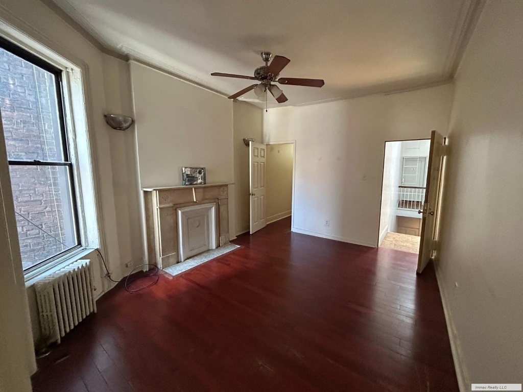 419 W 44th Street - Photo 3