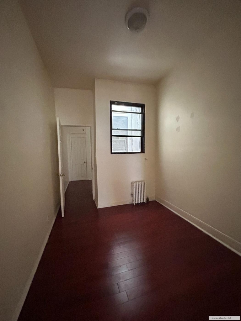 419 W 44th Street - Photo 10