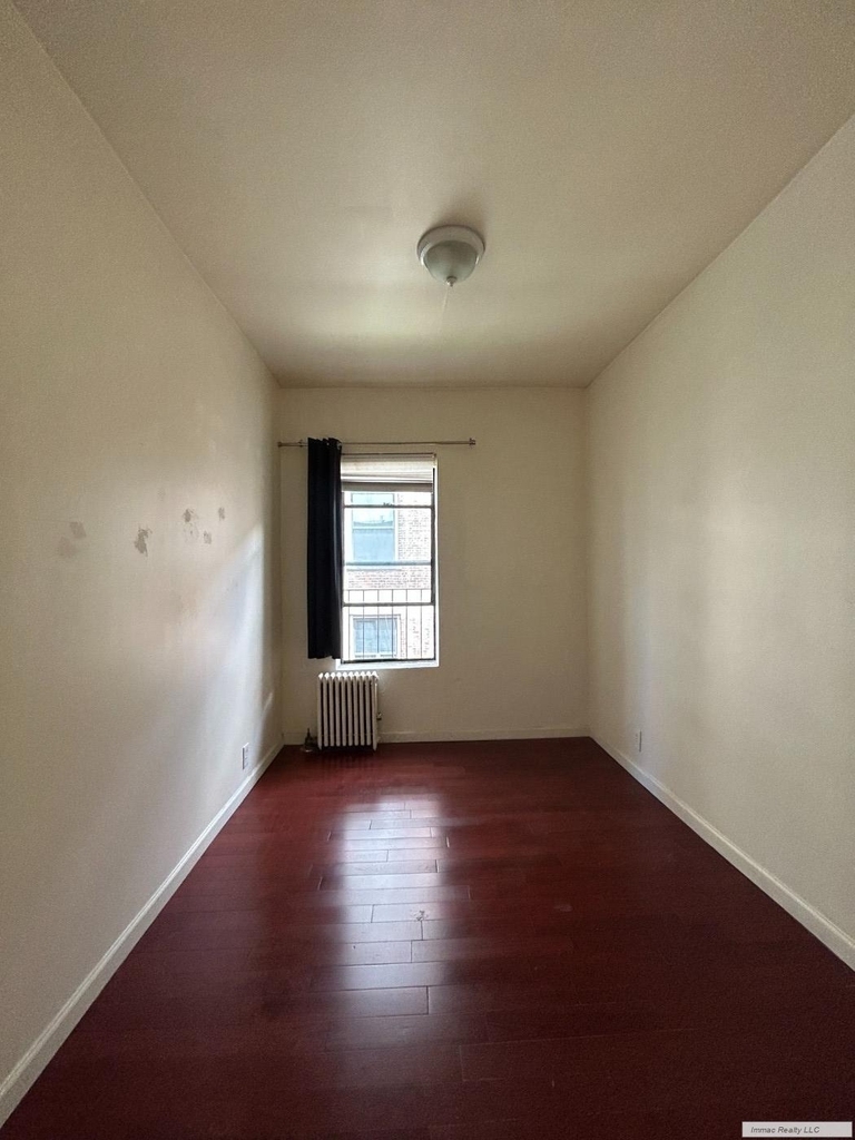 419 W 44th Street - Photo 6