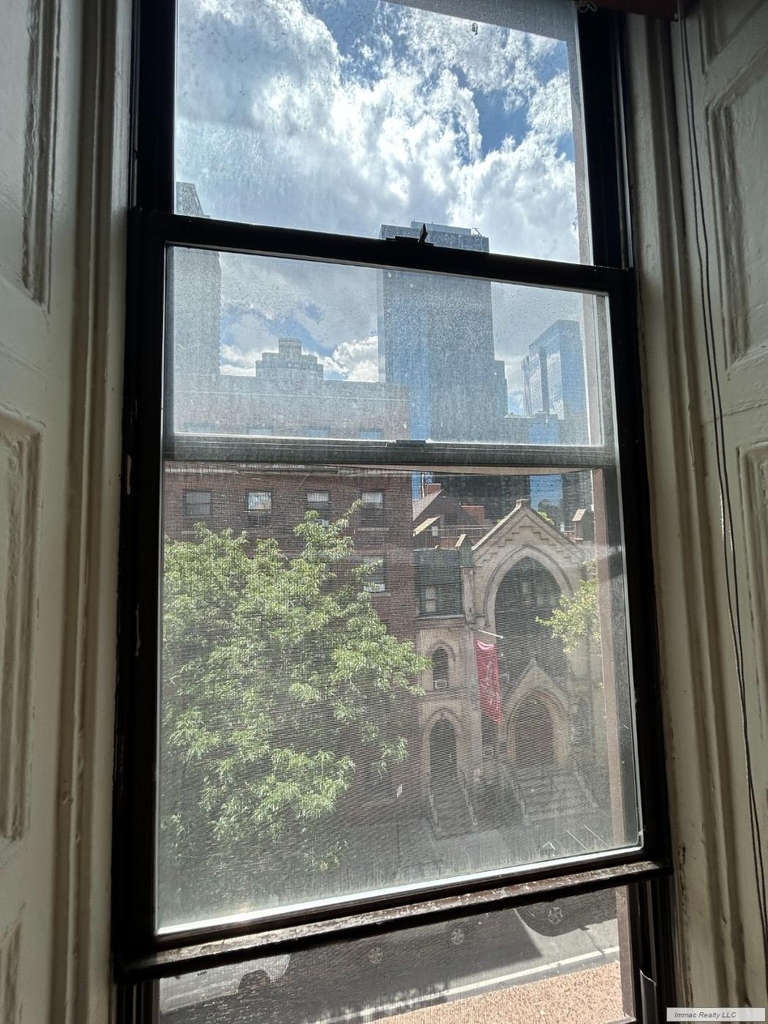 419 W 44th Street - Photo 2