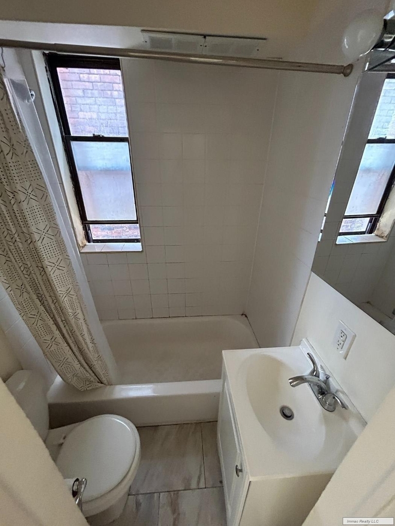 419 W 44th Street - Photo 13
