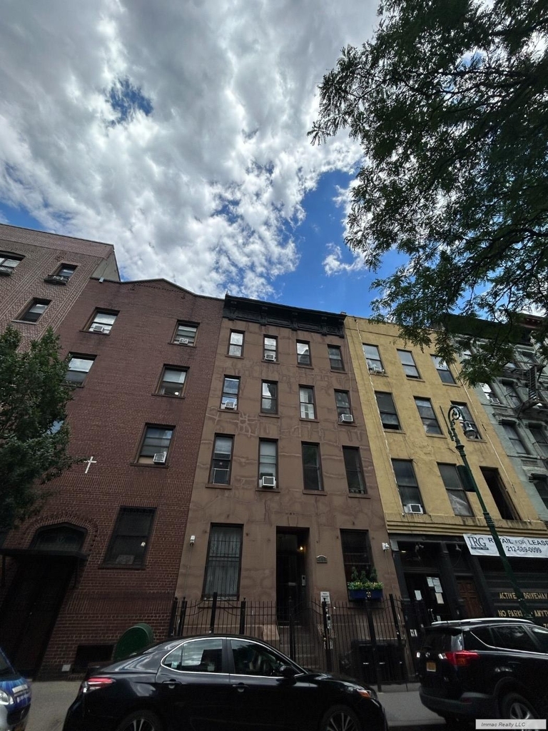 419 W 44th Street - Photo 14