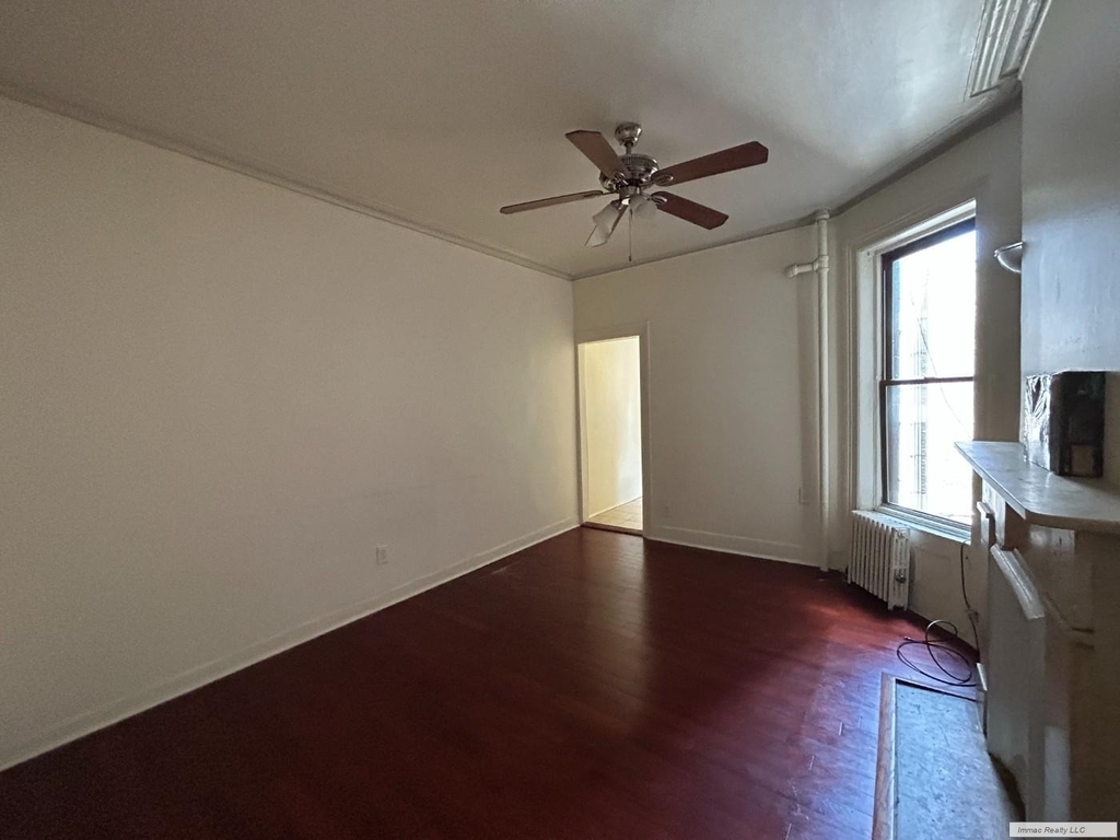 419 W 44th Street - Photo 4
